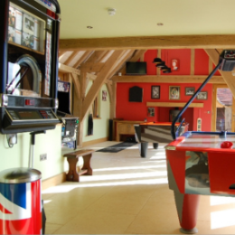 Games Room – Original 90s juke box integrated into Sonos multi-room audio system. Music from juke box can be played throughout the home via Sonos.